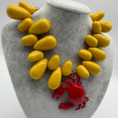 Yengeç Detaylı Sarı Kolye - 45 cm