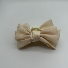 İnci Dokulu Krem Fiyonk Mandal Toka