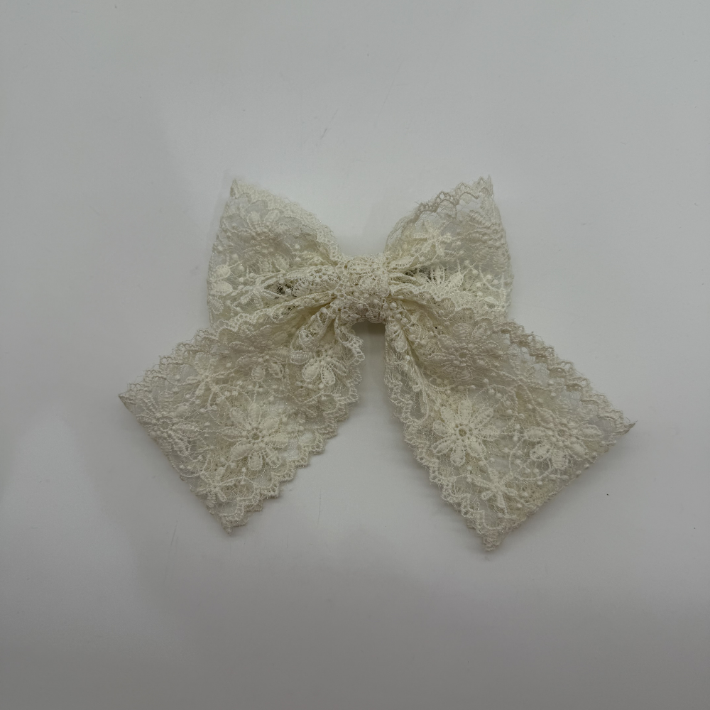 Ekru Dantel Fiyonk Saç Tokası