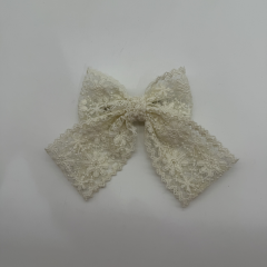 Ekru Dantel Fiyonk Saç Tokası