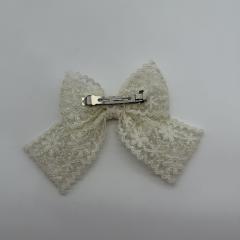 Ekru Dantel Fiyonk Saç Tokası