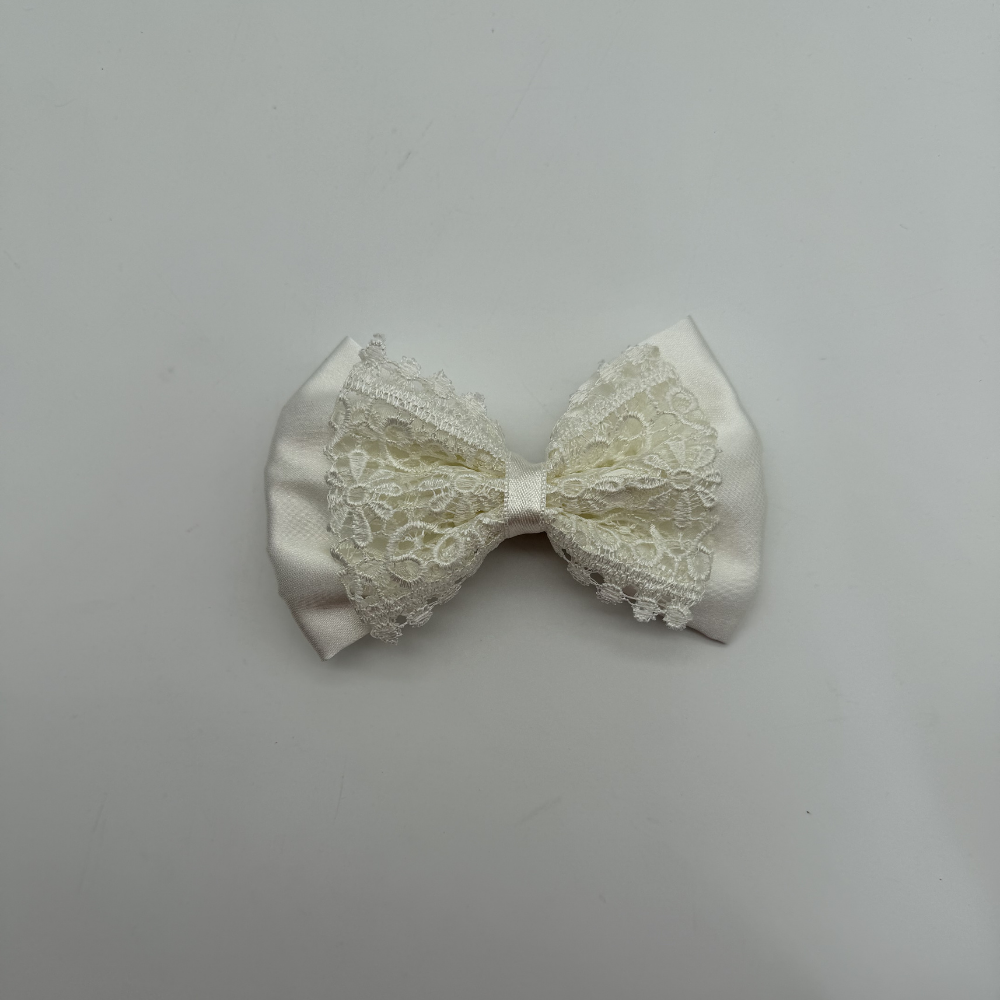 Ekru Dantel Detaylı Saten Fiyonk Saç Tokası