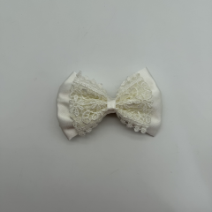 Ekru Dantel Detaylı Saten Fiyonk Saç Tokası