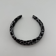 Siyah Beyaz Leopar Desenli Taç