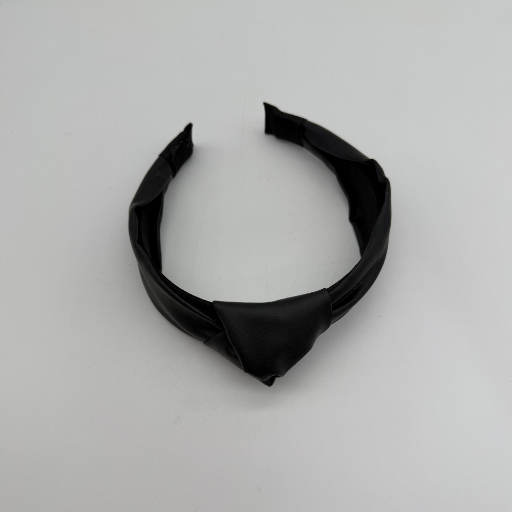 Siyah Düğümlü Deri Görünümlü Taç