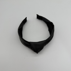 Siyah Düğümlü Deri Görünümlü Taç