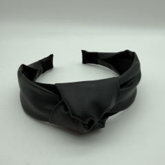 Siyah Düğümlü Deri Görünümlü Taç