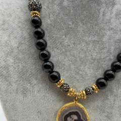 Siyah Gold Detaylı Doğal Taş Kadın Kolye