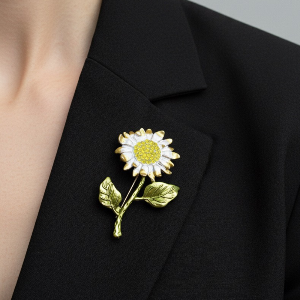 Papatya Desenli Kadın Broş