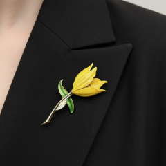 Sarı Lale Desenli Kadın Broş
