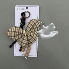 Ekose Kelebek Detaylı Şeffaf Kartlıklı Anahtarlık