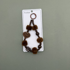Kahverengi Peluş Detaylı Boncuklu Anahtarlık