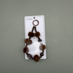 Kahverengi Peluş Detaylı Boncuklu Anahtarlık