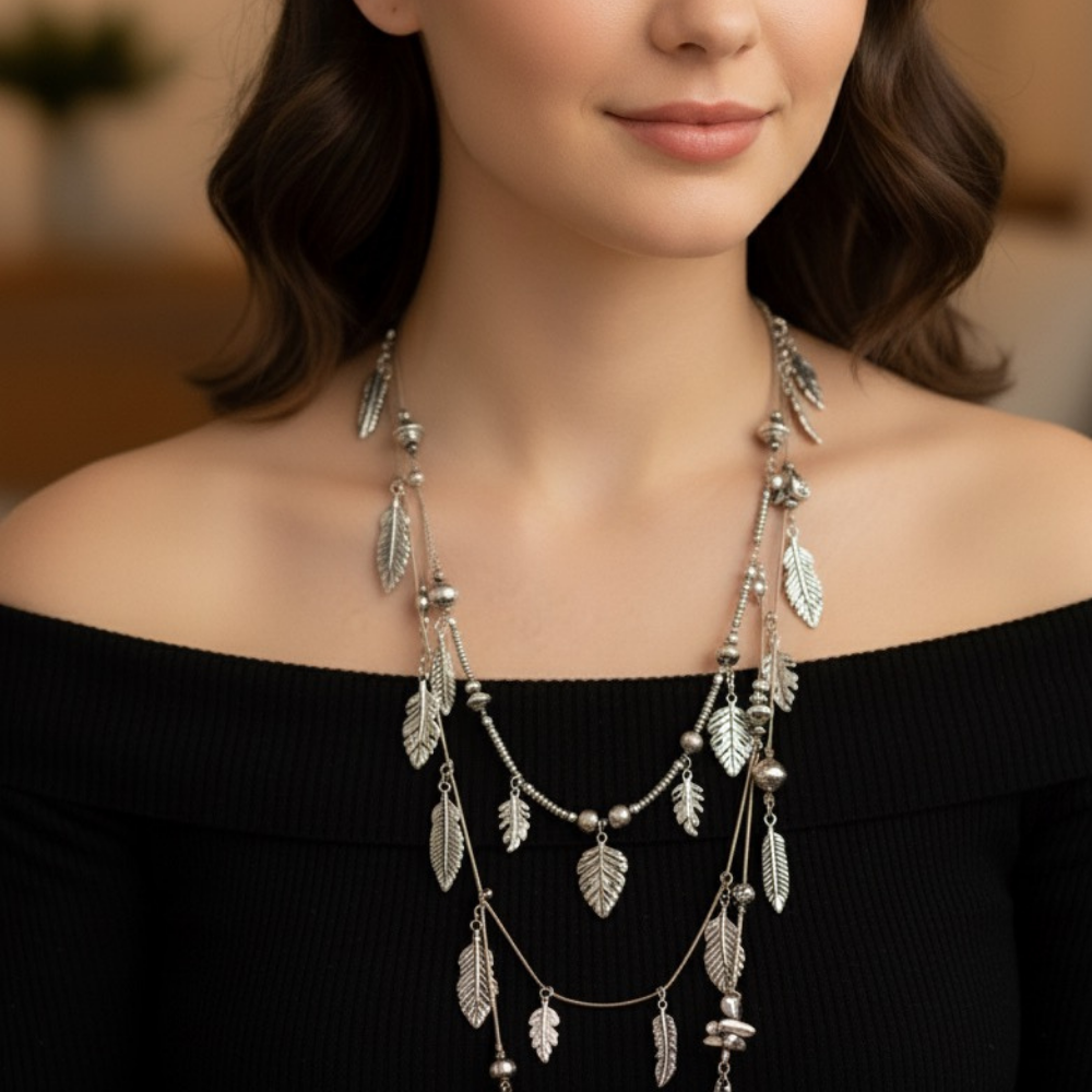 Uzun Yaprak Detaylı Gümüş Rengi Kadın Kolye 90 CM