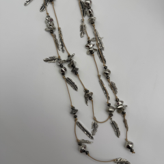 Uzun Yaprak Detaylı Gümüş Rengi Kadın Kolye 90 CM