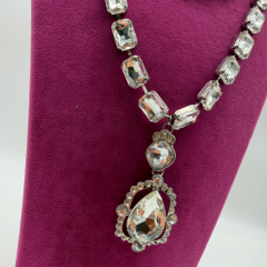 İri Taşlı Kesme Gümüş Rengi Kadın Kolye 60 CM