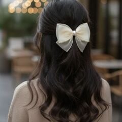 Silver İnci Detaylı Beyaz Fiyonk Toka