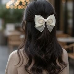 Taş Detaylı Beyaz Kurdele Fiyonk Toka