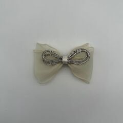 Taş Detaylı Beyaz Kurdele Fiyonk Toka