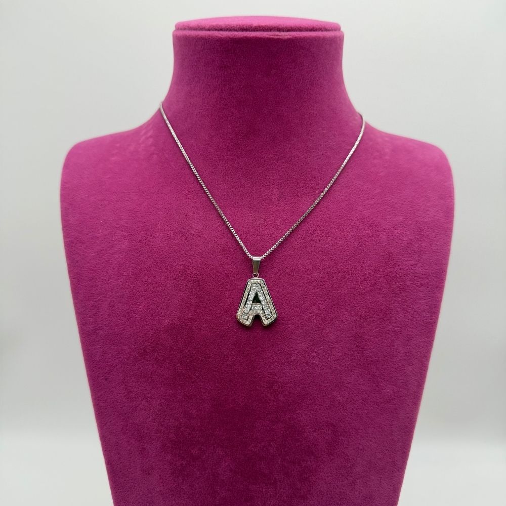Taş Detaylı A Harfi Çelik Kolye