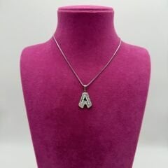 Taş Detaylı A Harfi Çelik Kolye