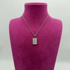 Taş Detaylı E Harfi Çelik Kolye