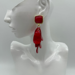 Kırmızı Taşlı Sallantılı Yaprak Küpe