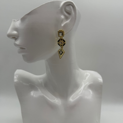 Siyah Mine Detaylı Taşlı Geometrik Sallantılı Küpe