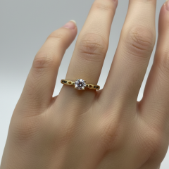 Xuping Siyah Taş Detaylı Gold Tektaş Yüzük