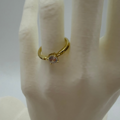 Xuping Siyah Taş Detaylı Gold Tektaş Yüzük