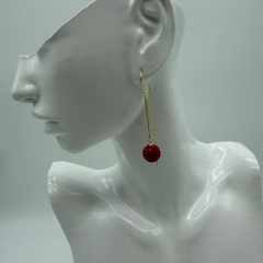 Kırmızı Taşlı Uzun Zincir Sallantılı Gold Küpe