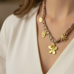 Gold Çiçek ve Yaprak Charm Detaylı Örgü Zincir Kolye – 60 cm