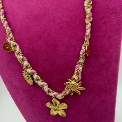 Gold Çiçek ve Yaprak Charm Detaylı Örgü Zincir Kolye – 60 cm