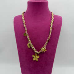 Gold Çiçek ve Yaprak Charm Detaylı Örgü Zincir Kolye – 60 cm