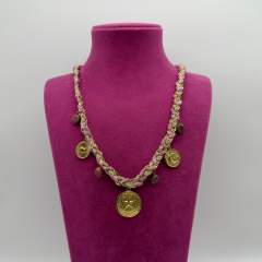 Gold Madalyon ve Boncuk Charm Detaylı Örgü Zincir Kolye – 60 cm