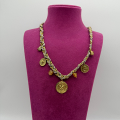 Gold Madalyon ve Boncuk Charm Detaylı Örgü Zincir Kolye – 60 cm