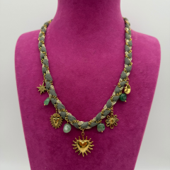 Gold Güneş ve Yıldız Charm Detaylı Yeşil Örgü Zincir Kolye – 60 cm