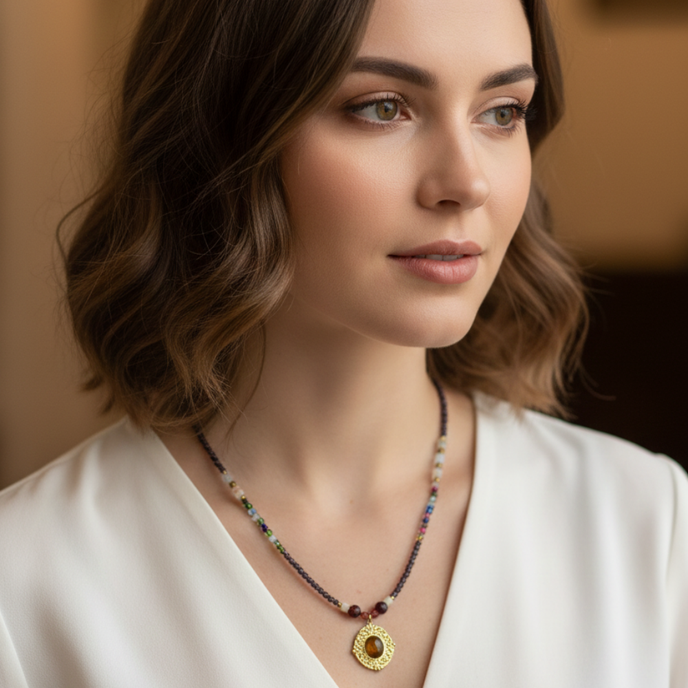 Renkli Doğal Taş Detaylı Altın Madalyon Kolye – 90 cm