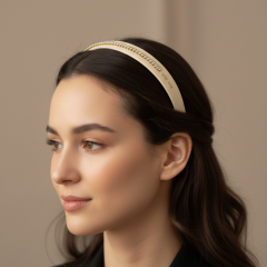 Krem Taş Detaylı Şık Saç Bandı – Zarif ve Modern Tasarım