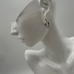 Silver Minimal Halka Küpe – Modern & Zamansız Tasarım