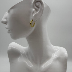 Gold Köşeli Halka Küpe – Modern & Minimal Şık Tasarım