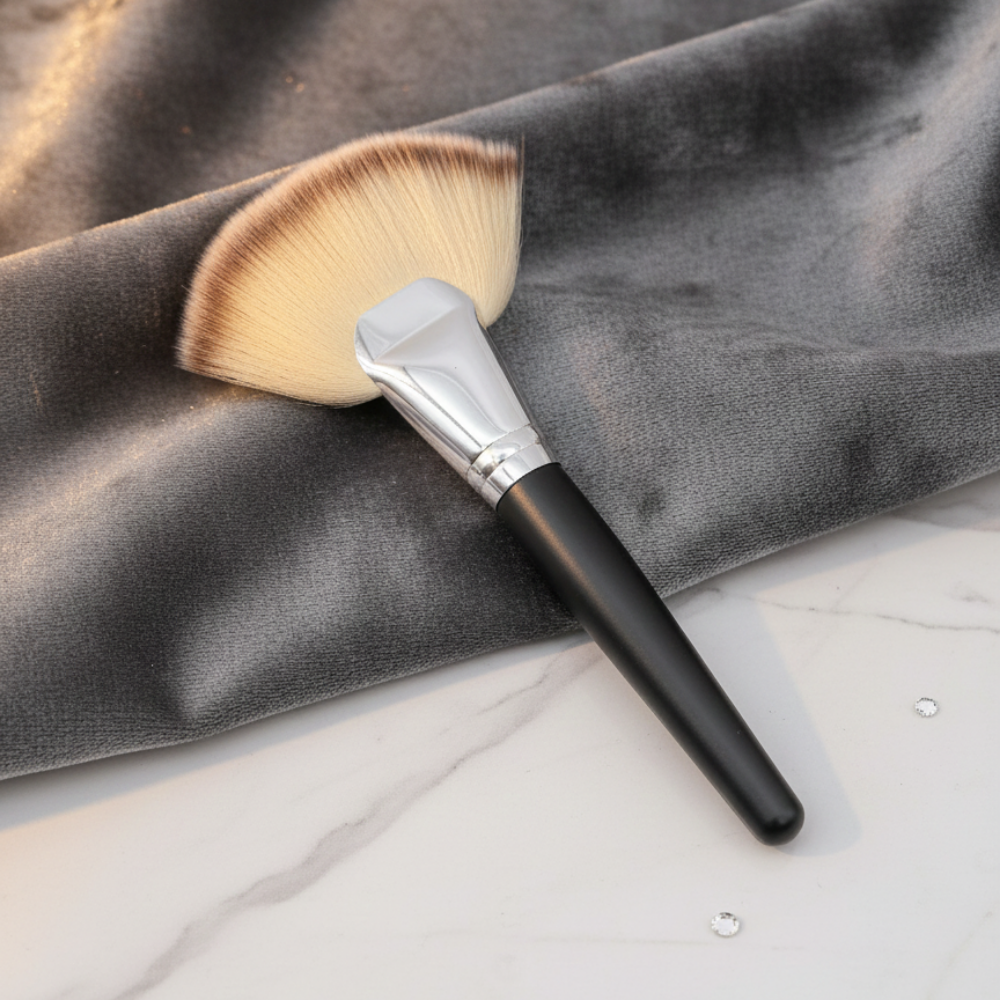 Allık Fırçası – Yelpaze Model Büyük Boy | Makyaj Fırçası