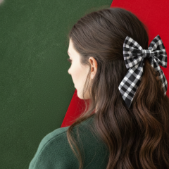 Kadın Siyah Beyaz Pötikare Fiyonk Toka