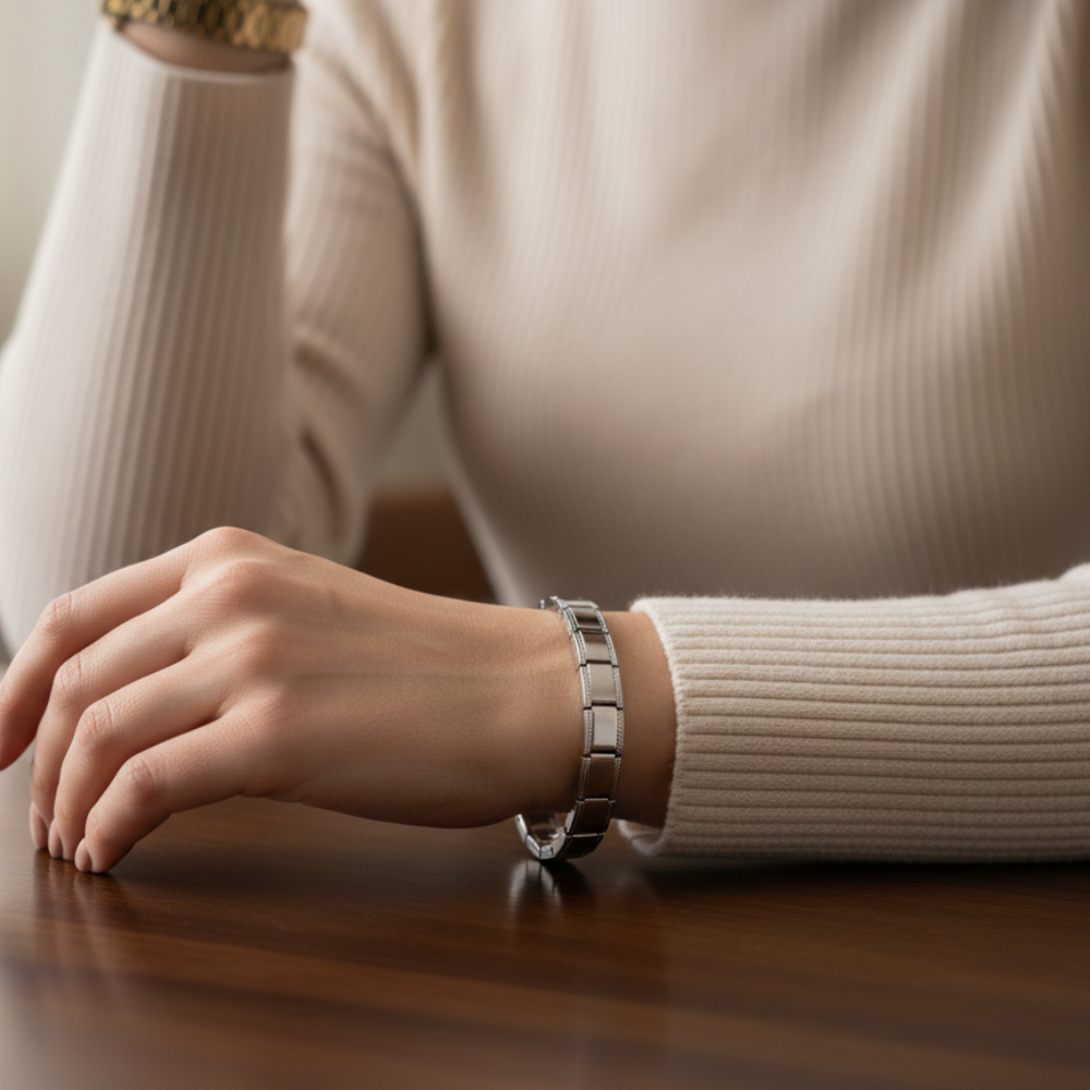 Zarif Gümüş Renk Şıklık – Kadın Metal Bileklik