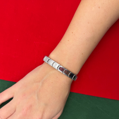 Zarif Gümüş Renk Şıklık – Kadın Metal Bileklik