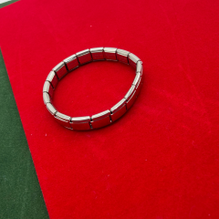 Zarif Gümüş Renk Şıklık – Kadın Metal Bileklik