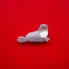 Gri Parıltılı Fok Balığı Figürlü Saç Tokası