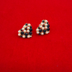 İnci ve Siyah Taş Detaylı Kalp Form Küpe