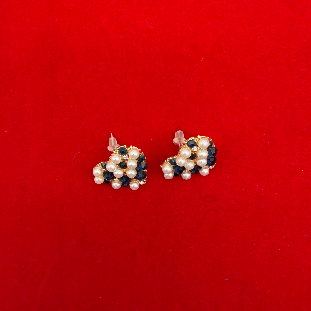 İnci ve Siyah Taş Detaylı Kalp Form Küpe