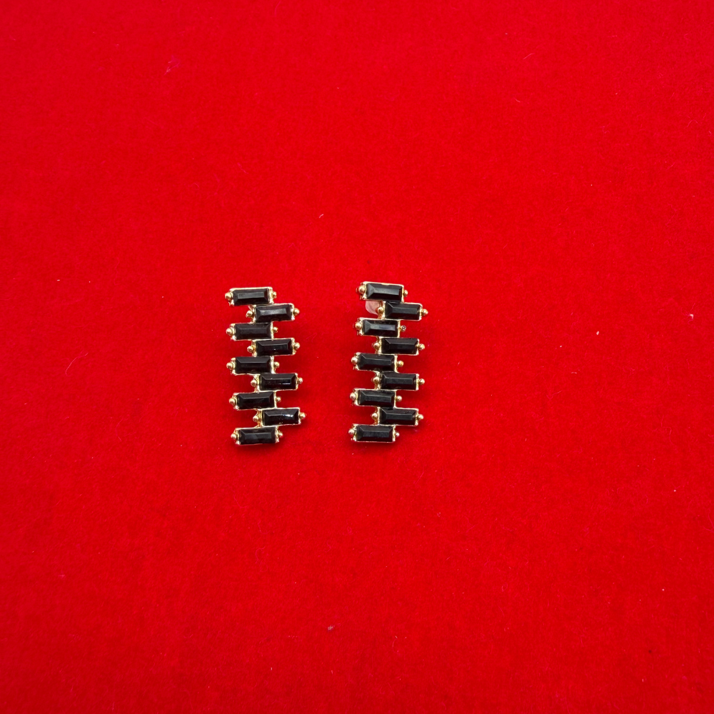 Siyah Baget Taş Detaylı Gold Minimal Bijüteri Küpe